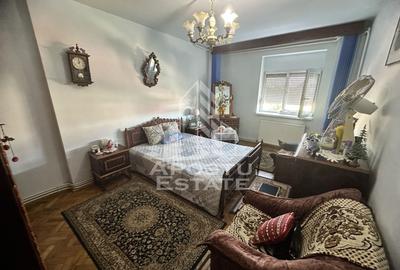 Apartament cu 3 camere decomandat, mobilat în Spitalul Județean