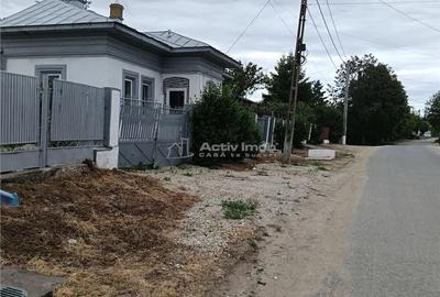 Casă cu 3 camere cu Teren 900 Mp în Central - 2