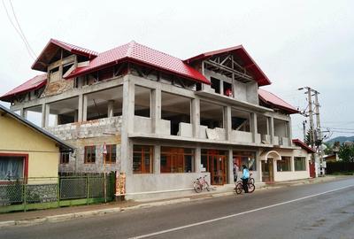 Casă cu 11 camere cu Teren 845 Mp în Cornu - 2