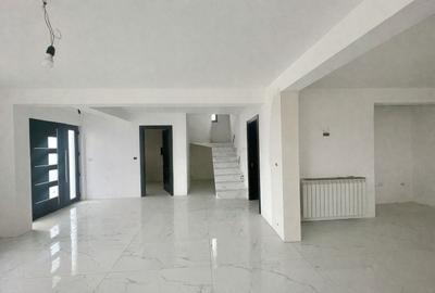 Casă individuală cu 4 camere cu Canalizare în Nord