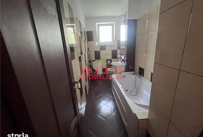 Apartament cu 3 camere semidecomandat în Central - 1