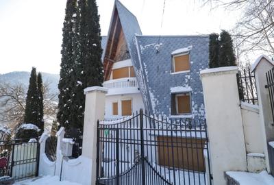 Casă cu 8 camere cu Canalizare în Furnica