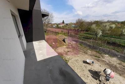 Casă cu 4 camere cu Teren 200 Mp în 1 Decembrie