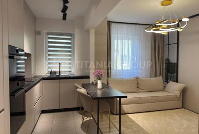 Apartament cu 3 camere semidecomandat în Tractorul