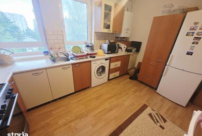 Apartament cu 2 camere decomandat în Tractorul