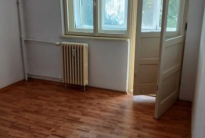 Apartament cu 2 camere decomandat în Apărătorii Patriei