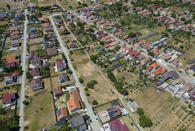 Teren de 402 mp, în Livada - 1