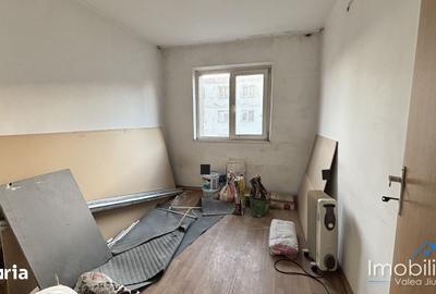 Apartament cu 4 camere decomandat în Petros - 6