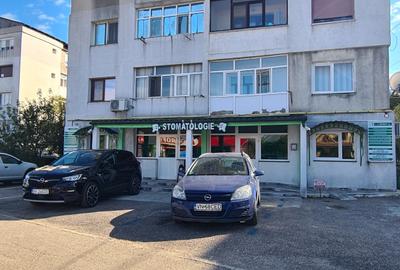 Apartament cu 3 camere semidecomandat în Adjud