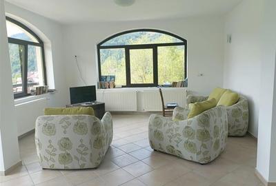 Casă individuală cu 11 camere cu Teren 1300 Mp în Bran - 2