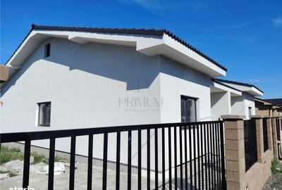 Casă cu 3 camere decomandat în Moșnița Nouă