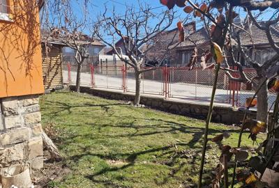 Casă cu 4 camere decomandat cu Teren 500 Mp în Central - 2