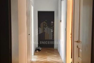 Apartament cu 3 camere semidecomandat în Schei