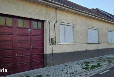 Casă cu 4 camere cu Teren 1100 Mp în Bozovici - 2