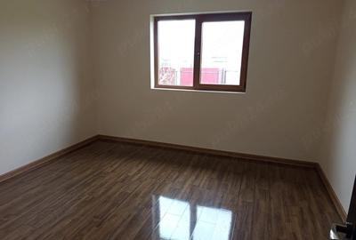Casă cu 6 camere cu Teren 1060 Mp în Central