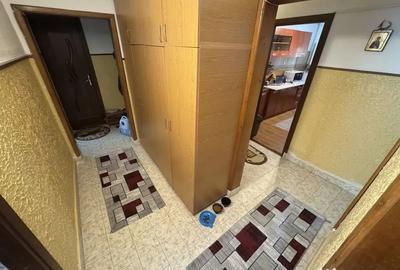 Apartament cu 4 camere decomandat în Central