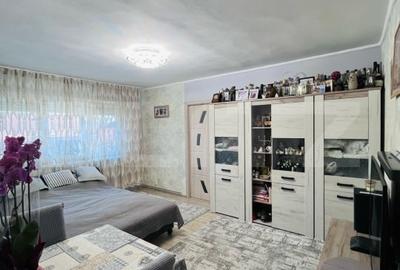 Apartament cu 2 camere semidecomandat, mobilat în 14 Mai