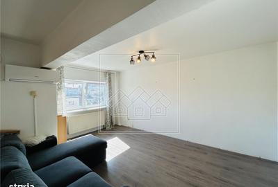Apartament cu 2 camere decomandat în Ștrand