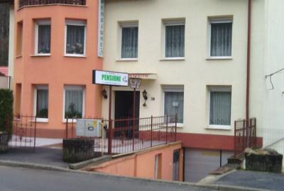 Casă cu 6 camere cu Teren 720 Mp în Central
