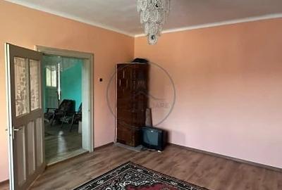 Casă cu 5 camere cu Teren 2000 Mp în Dumitra