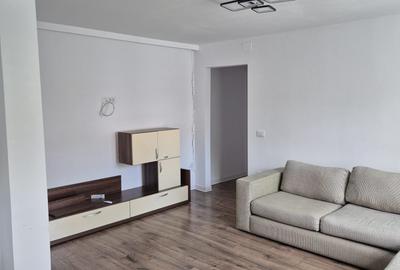 Apartament cu 3 camere semidecomandat în Central - 1