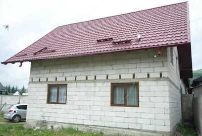 Casă cu 4 camere cu Teren 600 Mp în Central