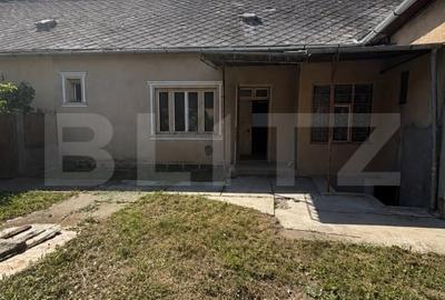 Casă cu 3 camere cu Canalizare în Est
