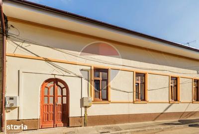 Casă cu 5 camere cu Teren 403 Mp în Central