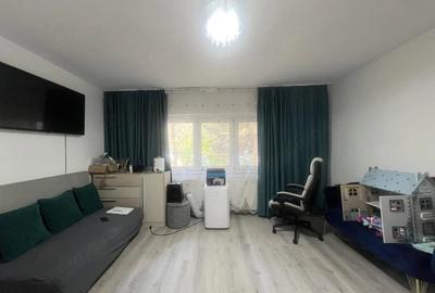 Apartament cu 2 camere semidecomandat în Aradului
