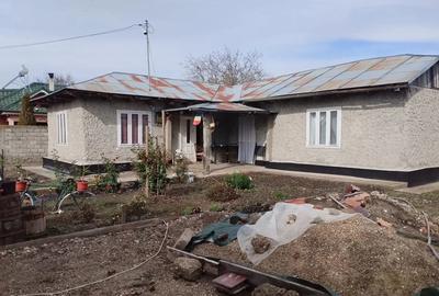 Casă cu 4 camere cu Teren 1600 Mp în Central