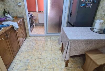 Apartament cu 3 camere decomandat în Casa de Cultură
