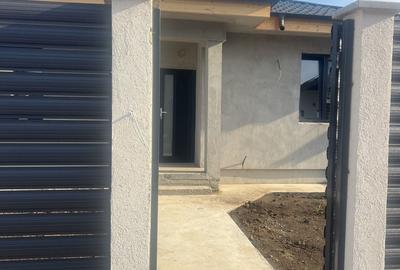 Casă cu 3 camere cu Teren 450 Mp în Vânători