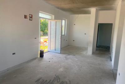 Casă cu 3 camere cu Teren 350 Mp în Lumina - 1