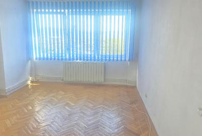 Apartament cu 2 camere decomandat în Piața Centrală - 2