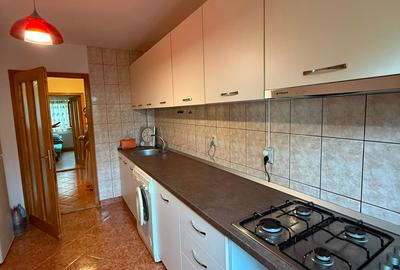 Apartament cu 3 camere decomandat în Banca Națională