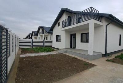 Casă cu 3 camere cu Teren 300 Mp în Central