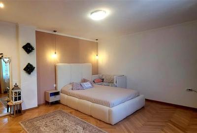 Apartament cu 3 camere semidecomandat, mobilat în Central - 3