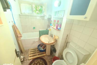 Apartament cu 3 camere semidecomandat în Cornișa