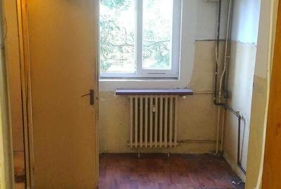 Apartament cu 3 camere semidecomandat în Drumul Taberei