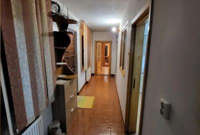 Casă cu 4 camere în Central - 1