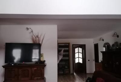 Casă individuală cu 5 camere cu Canalizare în Traian - 3