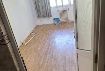 Garsonieră decomandată în CET