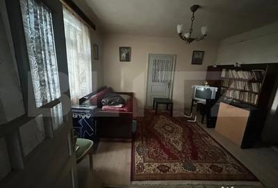 Casă cu 3 camere cu Teren 2700 Mp în Central