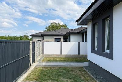Duplex cu 4 camere cu Canalizare în Parța - 7