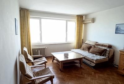 Apartament cu 3 camere semidecomandat în Sala Palatului