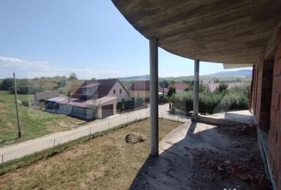Casă cu 7 camere cu Teren 500 Mp în Sigmir - 2