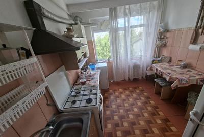 Apartament cu 3 camere decomandat în Alexandru cel Bun - 7