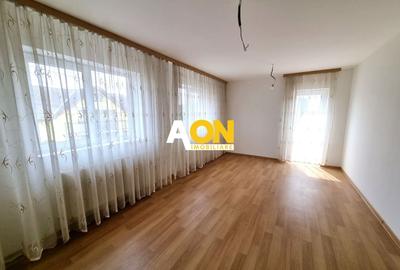 Apartament cu 3 camere decomandat în Micești