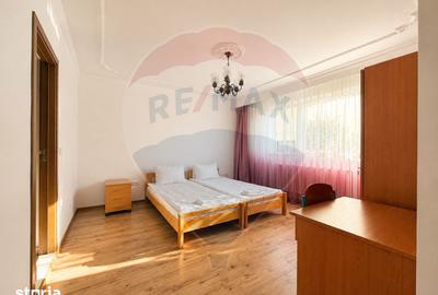 Casă cu 9 camere cu Teren 472 Mp în CFR