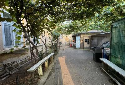 Casă cu 3 camere cu Teren 200 Mp în Central